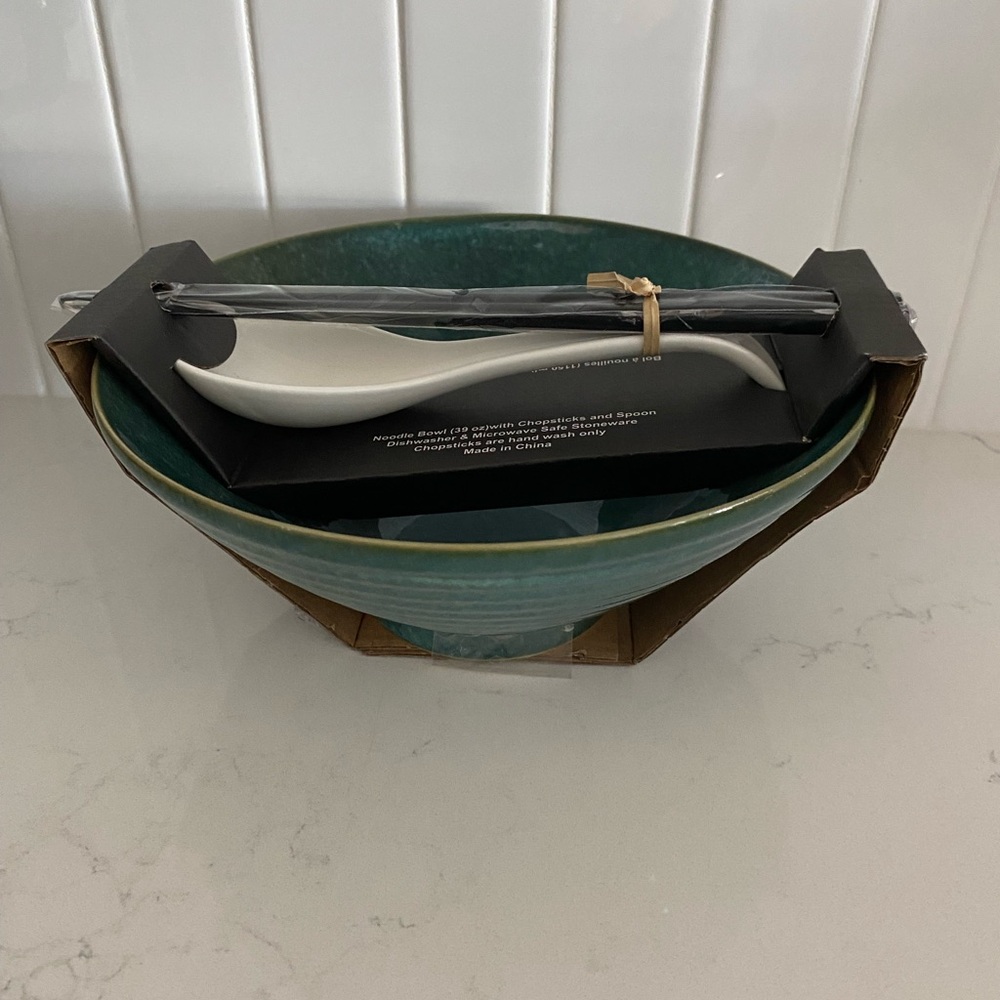 Stoneware Noodle Bowl with Chopsticks and Spoon